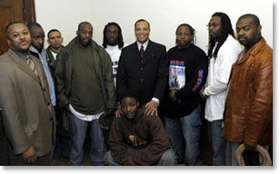 gangs_newark12-21-2004b.jpg